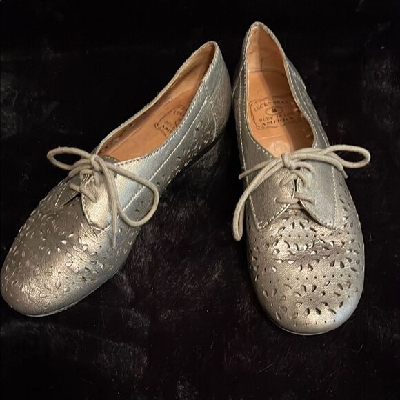Lucky Brand Silver Flats with Perforated Design - Picture 1 of 10